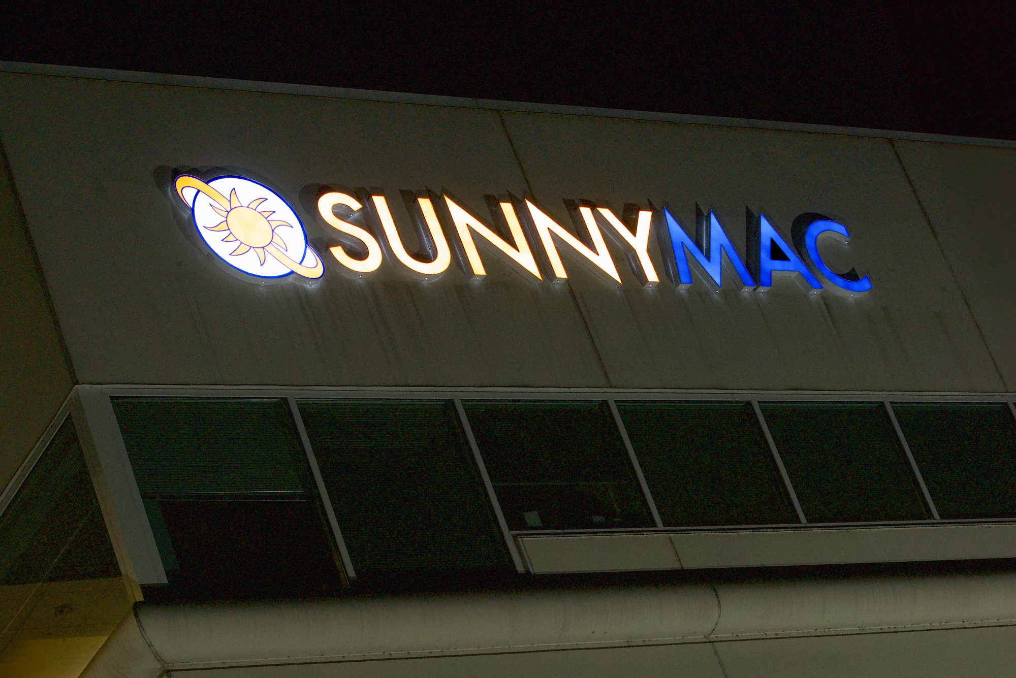 Lit/Non-Lit Signage & Vinyl Installation for SunnyMac Solar in Wilmington, DE